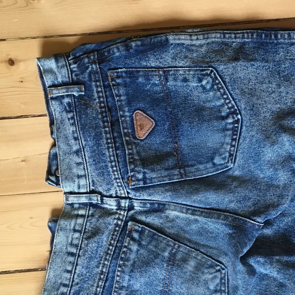Jeansshorts i perfekt längd och skön modell!. Jeans & Byxor.