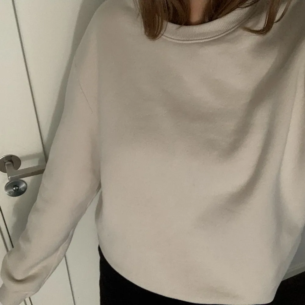 Oanvänd sweatshirt från hm❤️ 50kr + frakt. Tröjor & Koftor.