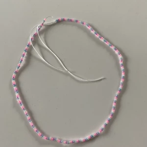 Halsband - Jag gör även halsband! 🌸 Har dock inget färdigt så skriv om du är intresserad☺️