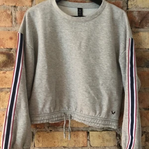 Soc set! Tröja och mjukisbyxor - Mjukis sett i märker SOC! Tröjan st: M. Byxorna st: M. 50kr per plagg