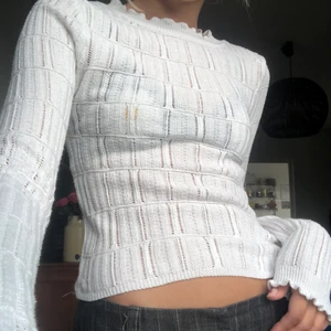 Cool stickad tröja  - En skitsnygg tröja från Urban Outfitters. Bekvämt material med lite stretch. Sällan använd. Köparen står för frakten!