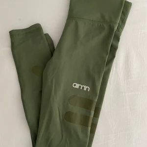 SNYGGA AMIN TIGHTS😍😍 - Säljer mina amin tights!!💓 Dem är knappt använda men otroligt sköna🤗 Skriv om ni har några fårgor!😌☀️