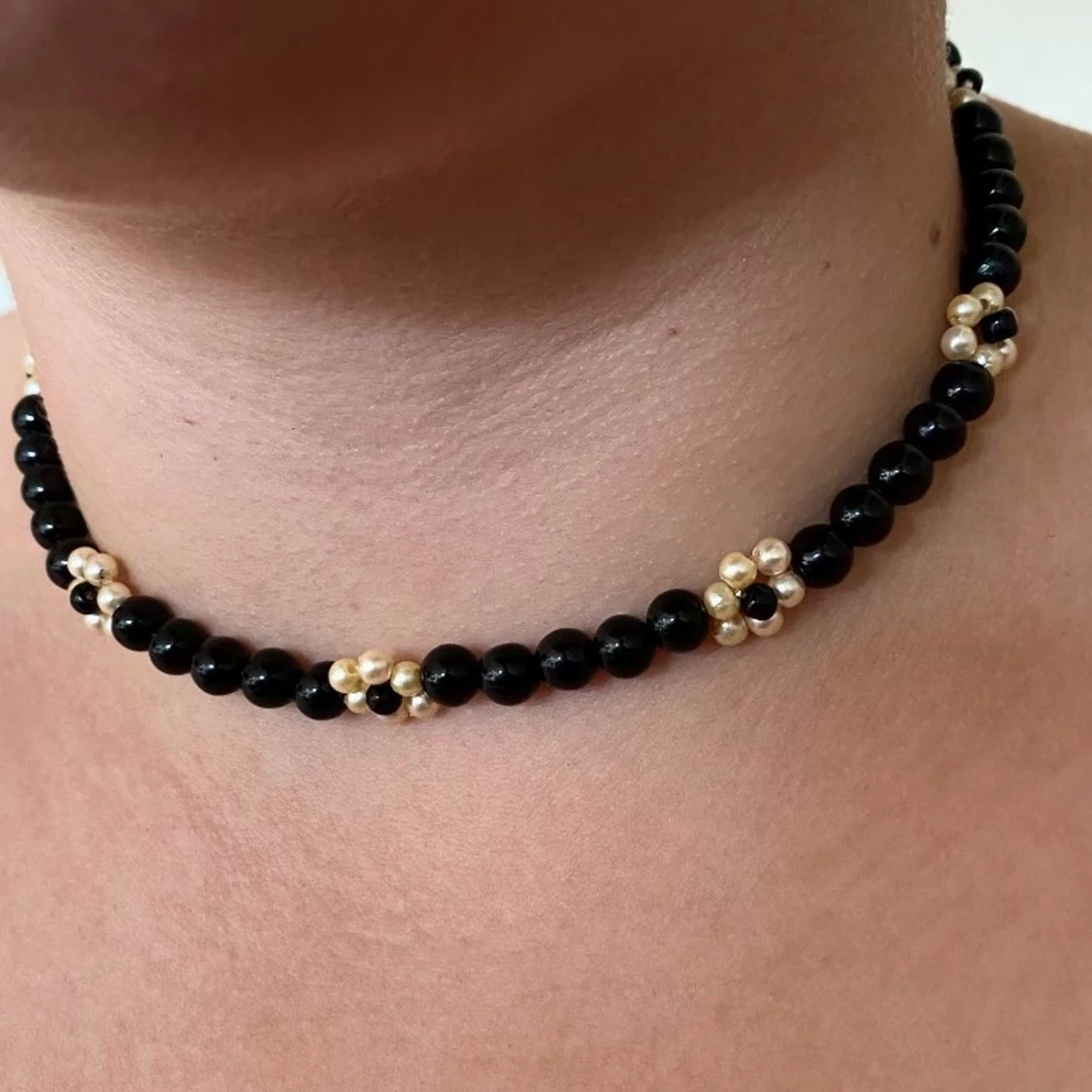 black&white flower necklace - 91