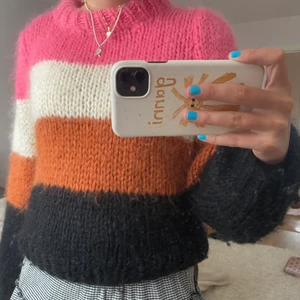 Ganni tröja  - Säljer den finaste och mysigaste stickade tröjan från ganni❤️ nypris tror jag är ung 5000💘går inte att köpa i butik längre.