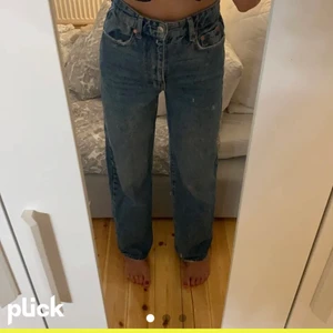 Blå jeans från Gina - Ett par fina Gina jeans som är i fint skick. Jag säljer de pågrund av att de inte används. De är i jättebra längd på mig som är 170cm. Skriv private för mer info💓