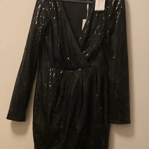 Paljett klänning  - Storlek 36 men är som en 38