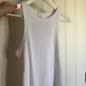 Linne - Vitt linne från Gina tricot som jag köpte i för stor storlek så endast testat, nypris 129, köpare står för frakt🤍