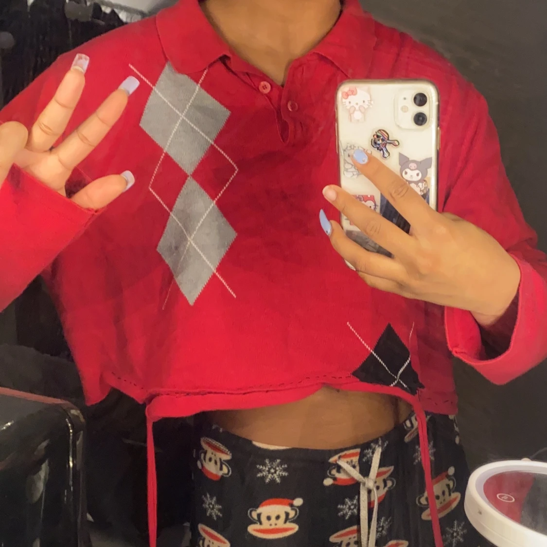 En ”pappatröja” som jag croppat o sytt på ett band så att man kan knyta rynt midjan och reglera det✨ - 90