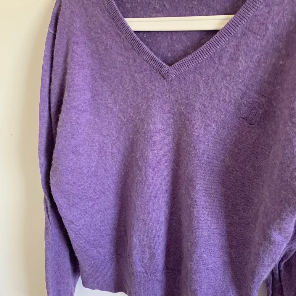 FIN oversized lila tröja! Säljer då den inte kommer till användning. ⭐️. Stickat.