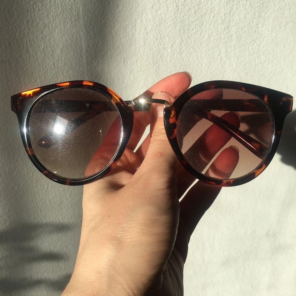 Solglasögon 🐱 - Lindex | Plick Second Hand