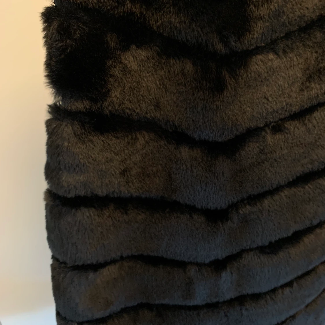 Svart pälsväst  - 91