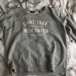 Gant sweatshirt  - Här har vi en fin sweatshirt som använda några gången men fortfarande i fint skick. Älta gant.