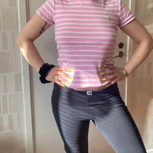 Söt tröja från ralph lauren - Gullig somrig färg, knappt använd! Köpt på ralph Lauren affär o passar bäst som S eller M. 