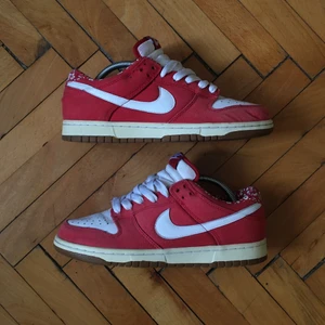 Nike SB Dunk Low CL ( Rare ) - • ( UK7 ) • Very good condition, due to age. Some fading on color and tiny marks that aint even visible.