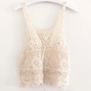 Virk - Härlig virkad topp, perfekt till sommaren och med ett par jeansshorts! Köparen står för frakt 📩 3 FÖR 100 KR PÅ MIN SIDA JUST NU! 🌟