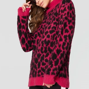 Nakd stickad tröja - Sparsamt använd, storlek xs (oversized, passar mig som har S och ibland M)