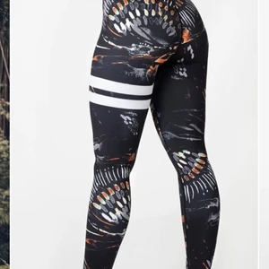 Stronger tights - Knappt använda och i fint skick. Ny pris: 800 kr. Köpare står för frakten💞