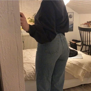 Jeans!! - Fina jeans som endast är använda 1 gång! Köparen står för frakten 💕