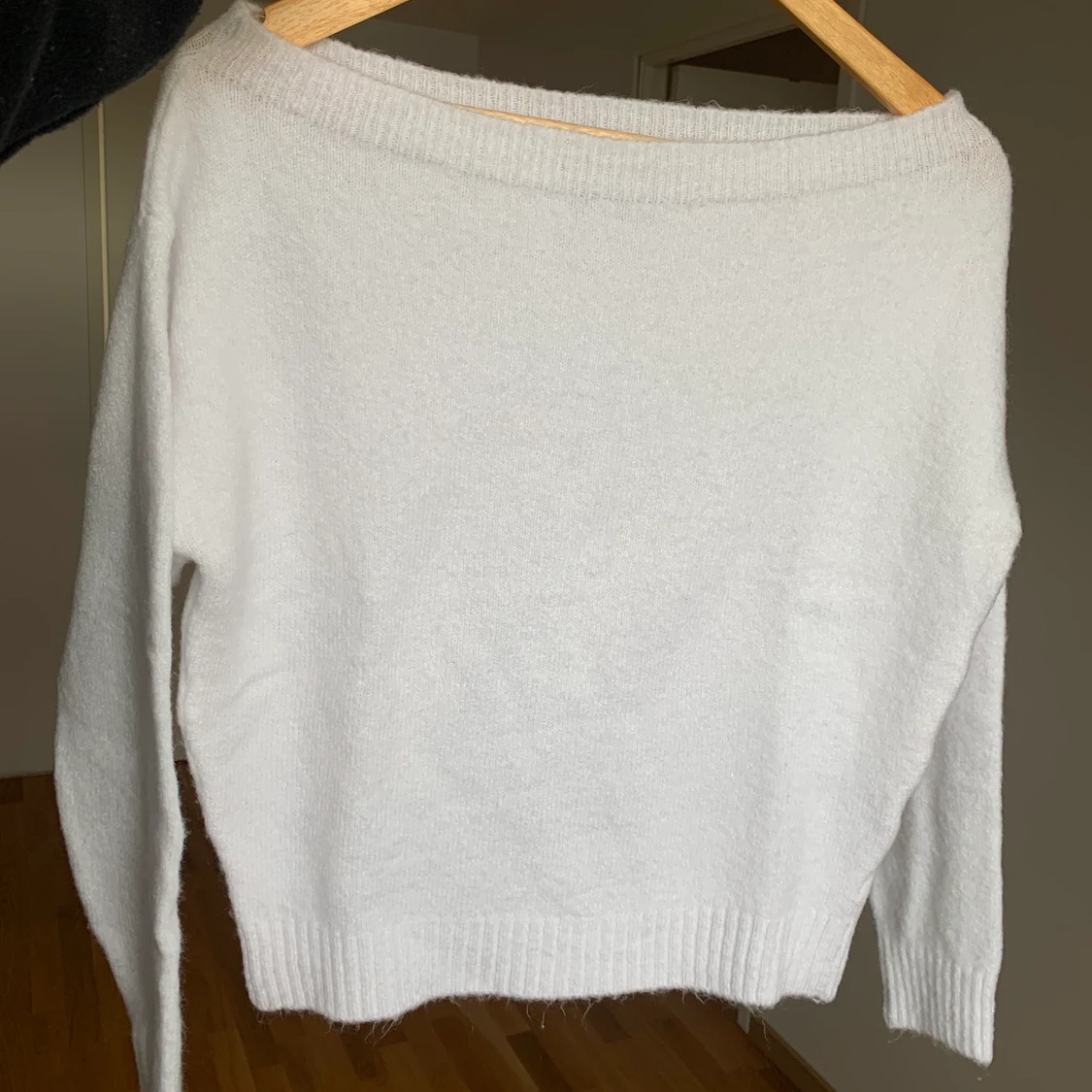 Vit off-shoulder tröja