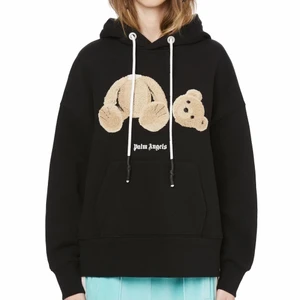 Palm Angels hoodie  - Säljer nu min Palm Angels hoodie då den inte kommer till användning så pass mycket som den förtjänar!🤎 Den är i storlek S i damstorlek och jag skulle säga att den passar en storlek XS-M! Bilder med den på skickas vid förfrågan🌸 Digitalt kvitto finns. Nypris ca. 5000kr 🌟 använd 2 ggr. Jag tar bud!! Start 500kr (förbehåller mig rätten att neka bud)🌸