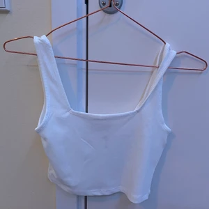 Linne från shein - linne från shein som jag säljer pga att det var för litet och man såg igenom det lite!💕💕