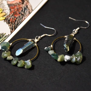 Örhänge kristaller  - Örhängen med färgade bergskristall och mossagat. Krokarna är nickelfria. 