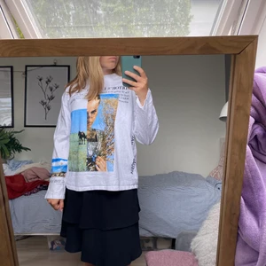 Cool tröja - Skitball tröja från zara. köpt för ett tag sen men har bara kommit till användning 2 gånger tyvärr. Coolt tryck och väldigt mjukt material. 