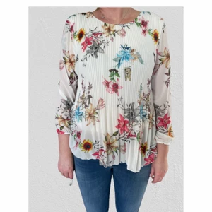 Plisserad tröja - Plisserad tröja. ”One size”, har stl m/l och den passar mig bra. Använd en gång. Skriv till mig om du är intresserad, pris kan diskuteras. Köparen står för frakten.