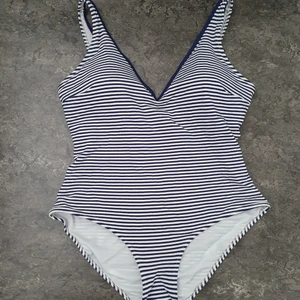 Baddräkt - Randig blå/vit baddräkt. Använd 1 gång