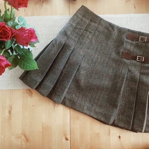 Tweed kjol - Blossom Tweed kjol från Dubarry ⛰  Färg - grön  Storlek - 36 Aldrig använd!    Nypris: 2495kr