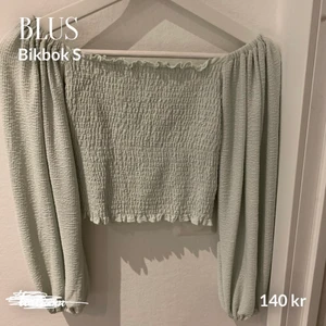 En grön blus ifrån BIKBOK - en jättefin blus som bara är använd en gång, +66kr i frakt! 