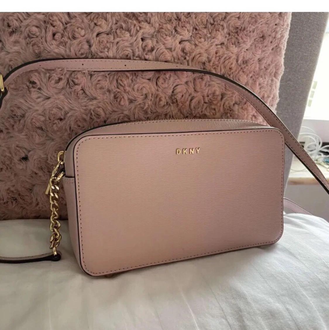 DKNY SOMMARVÄSKA I NYSKICK - 91