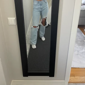 Jeans  - Super fina jeans från mango! Köpta för 600kr, super fint skick. Storlek 38 men skulle säga att det är mer en 36a