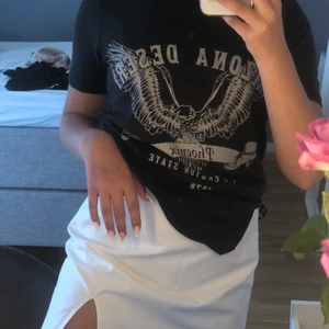 T-shirt Gina  - Fin fin t-shirt i nyskick! Köpt förra sommarn och har bara använt den ett fåtal gånger❤️ 