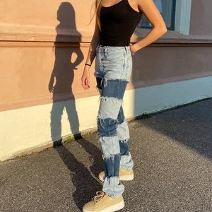 Patchwork - Har sytt den här Patchwork-byxan i två olika byxor.  Byxorna är 73 cm i midjan och 105 cm från höften och ner👖