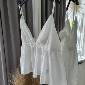 Linne - Säljer detta trendiga, fina sommarlinnet från bikbok! Linnet är i princip oanvändt! Lägger ut annonsen igen pga oseriösa köpare i förra budgivningen! Lagt bud är lagt, vinner man budgivningen har man köpt plagget för den summan man lagt! STÄNGDE NER BUDGIVNING FÖR ÅNGRADE MIG