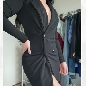 Blazer dress  - Jättefin blazer dress som sitter snyggt på kroppen. Nya med tags kvar.