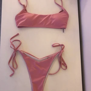 Rosa bikini  - Rosa suuperfin bikini från SHEIN💞 säljer pga att jag inte tycker den passar mig riktigt, den är endast testad och köparen står för frakten☺️