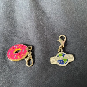 Berlocker  - Köpta i DisneyWorld. 15 kr styck