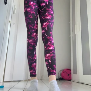 Tränings tights i storlek 146/152  - Knytt band i midjan 