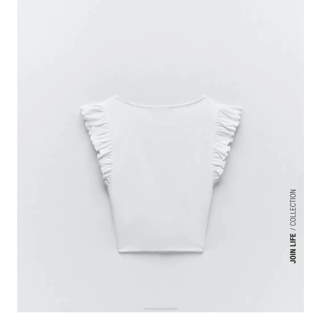 Vit crop top, linne med volanger i storlek M - 91