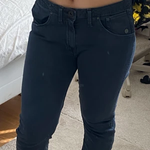 G-STAR Jeans  - Mörkgråa jeans, nästan svart Märke:G-Star strl: 27