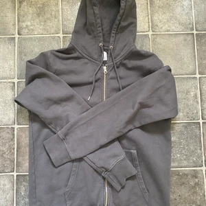 Zip hoodie - Cool fade på denna. True to size.