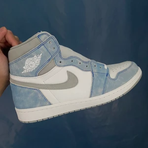 Jordan 1 Hyper Royals - Storlek 46, Helt nya med kvitto från footlocker