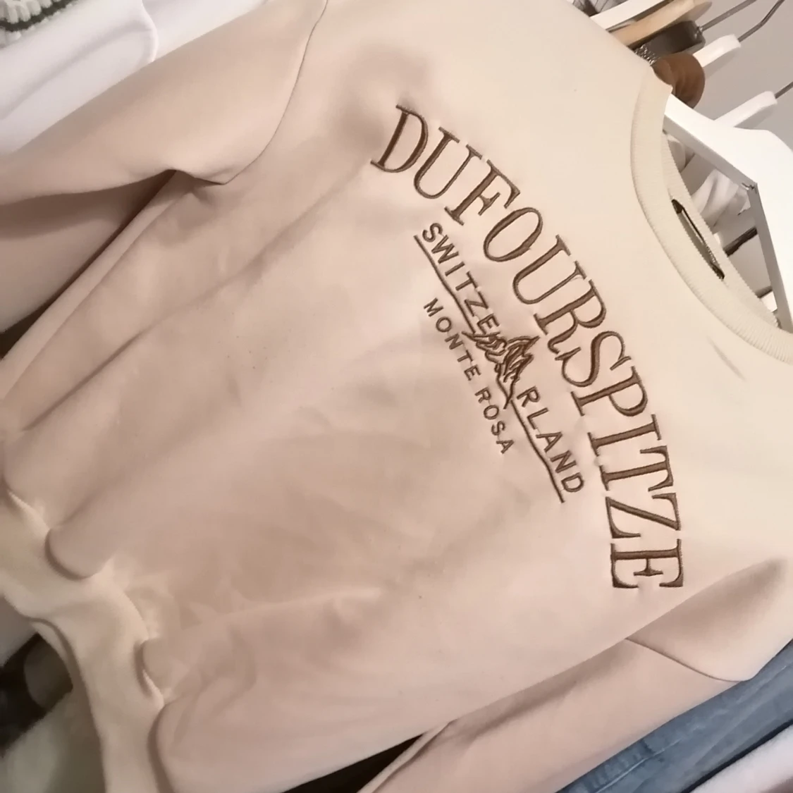 Beige sweatshirt - 91