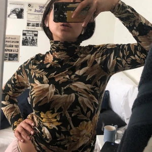 H&M S - H&M cute top barely used