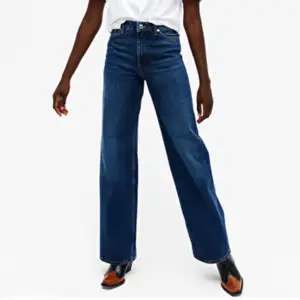 Mörkblå Yoko jeans jätte bra skick, Säljer efter som att dom inte kommer till användning❤️❤️