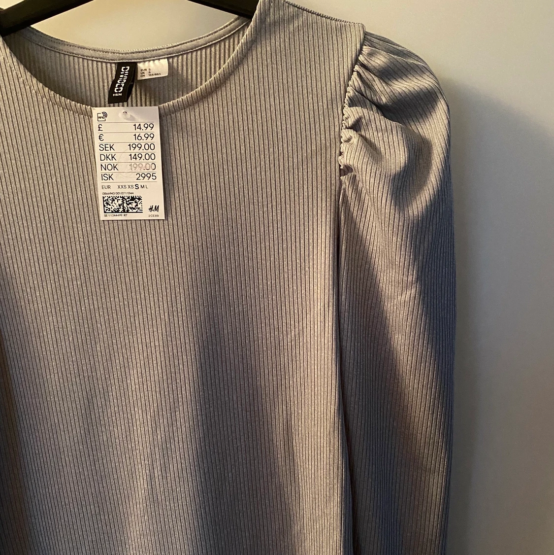 Ribbad klänning från HM