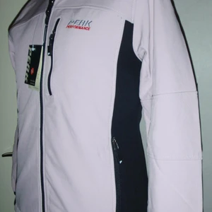 Peak Performance - Peak Performance jacka helt ny aldrig använd.   Storlek Medium. Säljes enligt bilden.