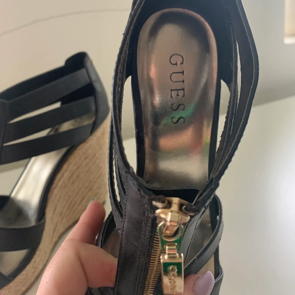 Snygga klackar från märket Guess.  - 91